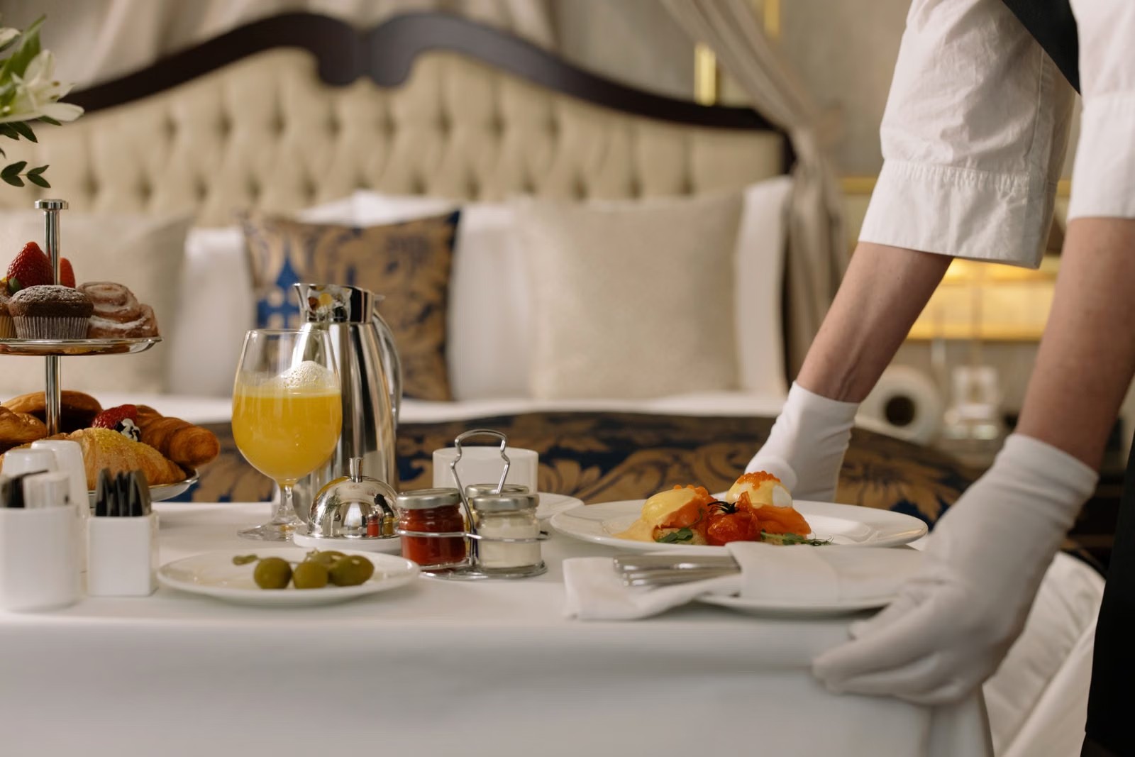 Petit-déjeuner servi en chambre